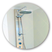 Salas de baño con artefactos de lujo.